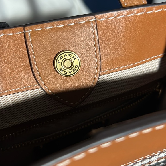 Coach Field Tote 22 in Upwoven Leather - Picture 4 of 11